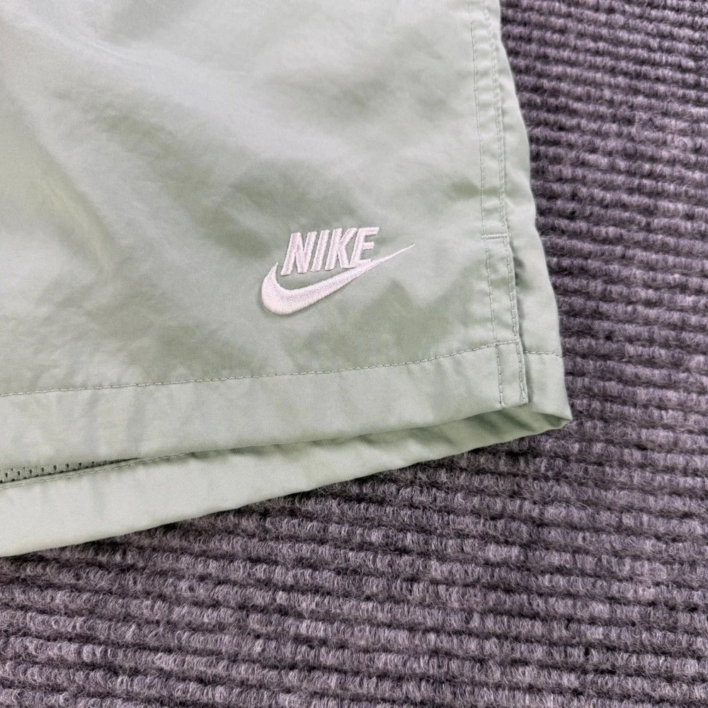 Nike Sportswear Woven‎ Flow Shorts Mens Medium Sage Green AR2382-386 Mesh Lined